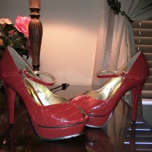 Red Patent Leather Apple Bottom Heels 👠